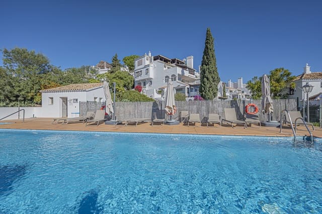 2 bedroom Apartment for sale in Benahavís with pool - € 535,000 (Ref: 10015888)