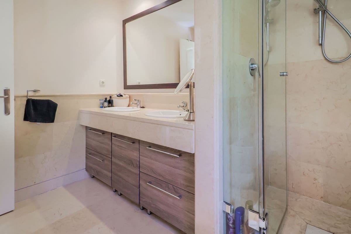 2 chambre Appartement à vendre à Benahavis avec piscine garage - 535 000 € (Ref: 10015889)