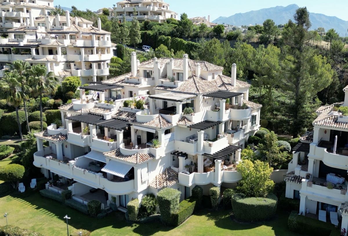 2 chambre Appartement à vendre à Benahavis avec piscine garage - 535 000 € (Ref: 10015889)