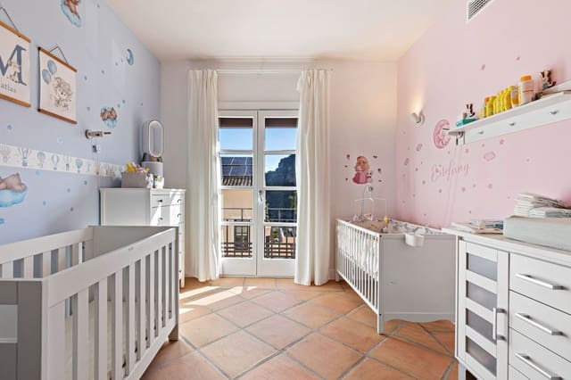 4 chambre Maison de Ville à vendre à Benahavís avec piscine garage - 525 000 € (Ref: 10015890)