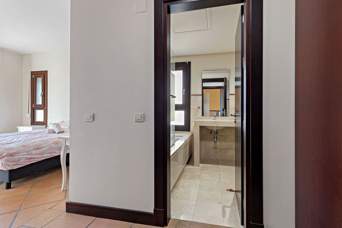 4 sypialnia Dom na sprzedaż w Benahavis z basenem garażem - 525 000 € (Ref: 10015890)