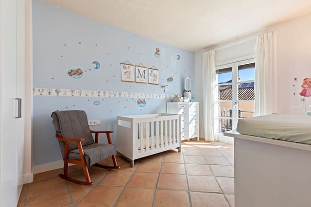 4 chambre Maison de Ville à vendre à Benahavís avec piscine garage - 525 000 € (Ref: 10015890)