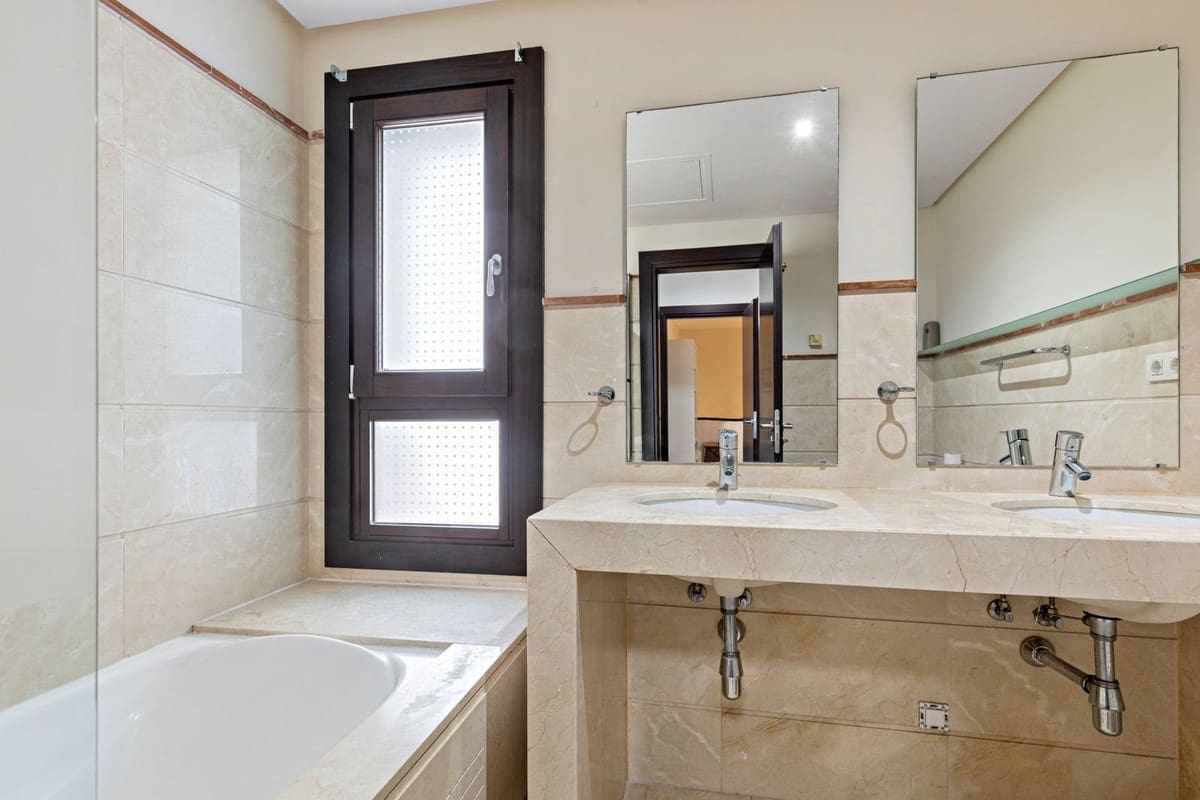 4 sypialnia Dom na sprzedaż w Benahavis z basenem garażem - 525 000 € (Ref: 10015890)