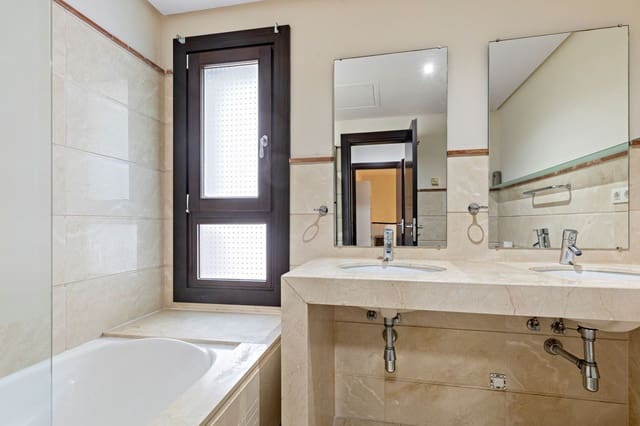 4 chambre Maison de Ville à vendre à Benahavís avec piscine garage - 525 000 € (Ref: 10015890)