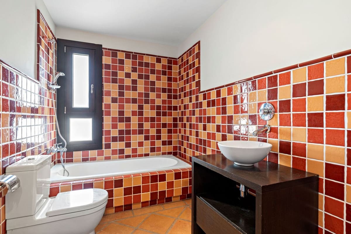 4 sypialnia Dom na sprzedaż w Benahavis z basenem garażem - 525 000 € (Ref: 10015890)