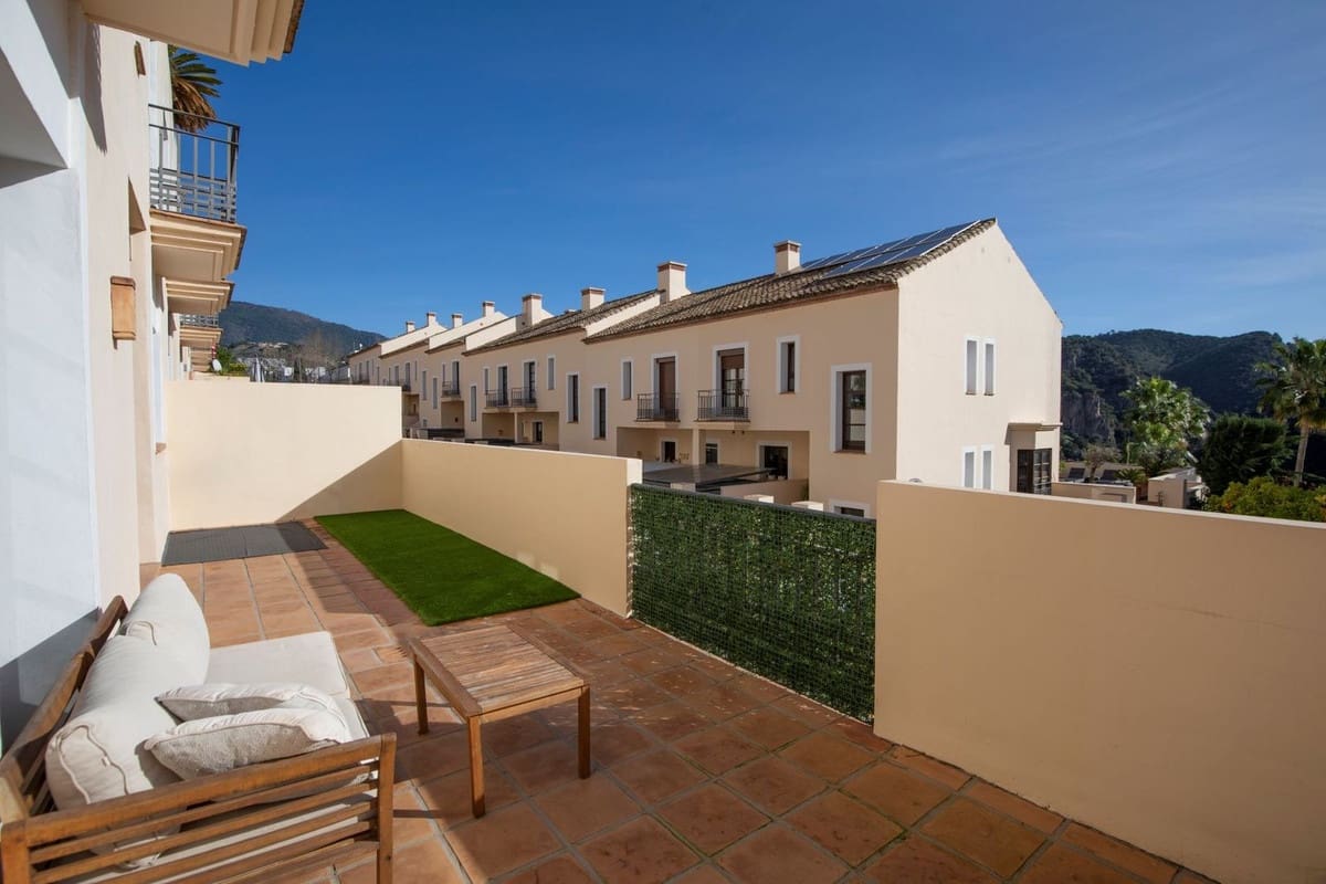 4 sypialnia Dom na sprzedaż w Benahavis z basenem garażem - 525 000 € (Ref: 10015890)