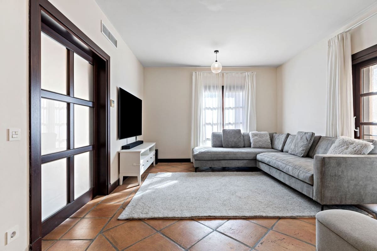 4 sypialnia Dom na sprzedaż w Benahavis z basenem garażem - 525 000 € (Ref: 10015890)