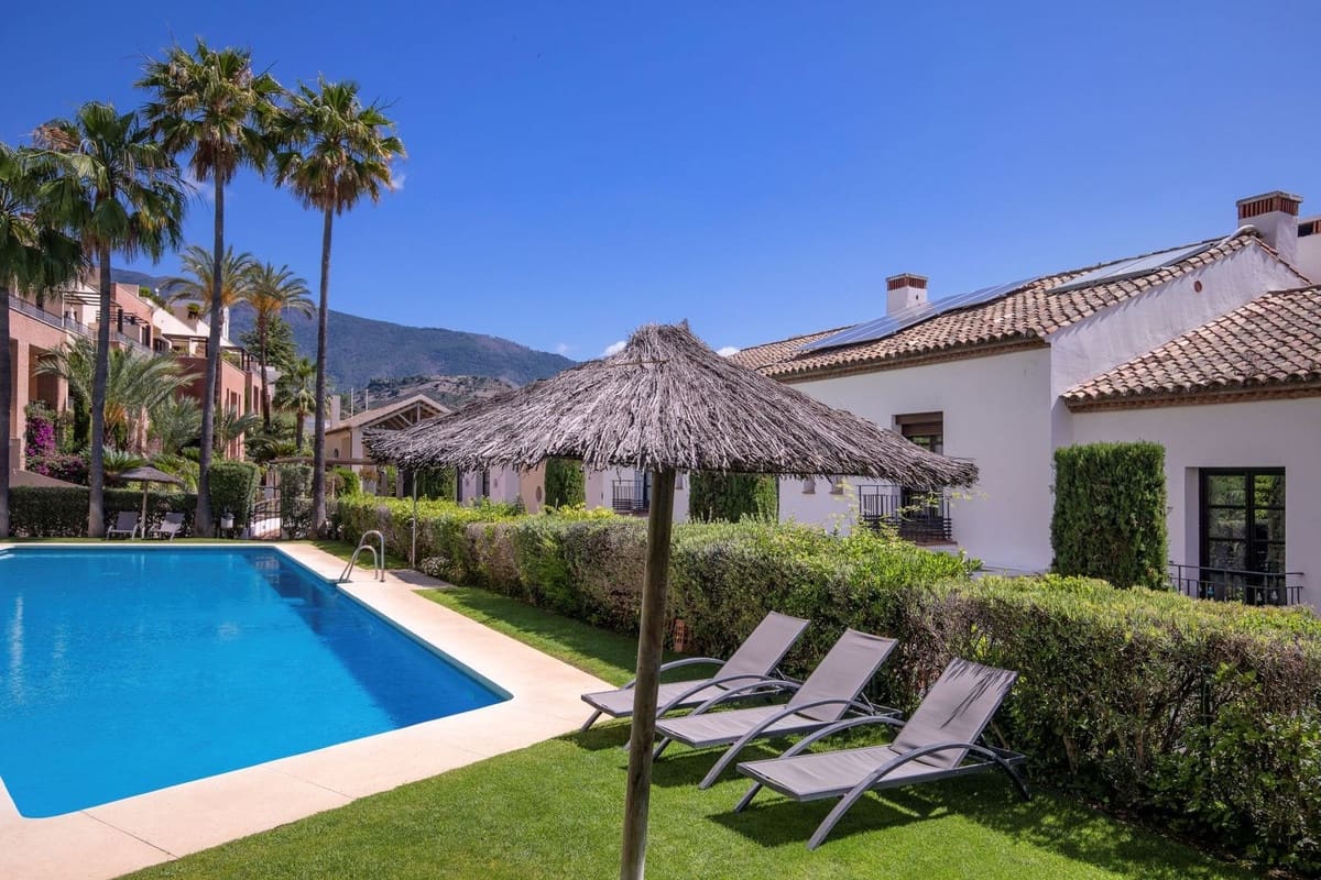 4 sypialnia Dom na sprzedaż w Benahavis z basenem garażem - 525 000 € (Ref: 10015890)