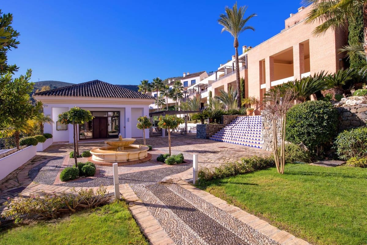 4 sypialnia Dom na sprzedaż w Benahavis z basenem garażem - 525 000 € (Ref: 10015890)