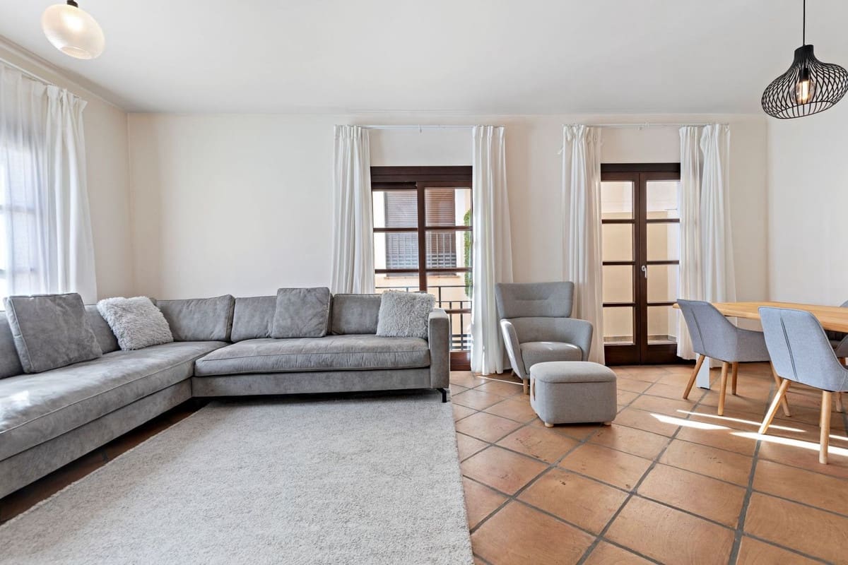 4 sypialnia Dom na sprzedaż w Benahavis z basenem garażem - 525 000 € (Ref: 10015890)