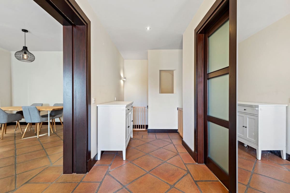 4 sypialnia Dom na sprzedaż w Benahavis z basenem garażem - 525 000 € (Ref: 10015890)