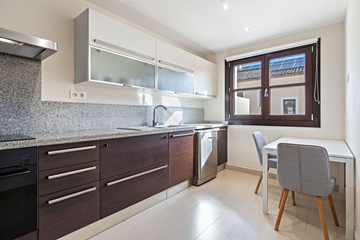 4 sypialnia Dom na sprzedaż w Benahavis z basenem garażem - 525 000 € (Ref: 10015890)