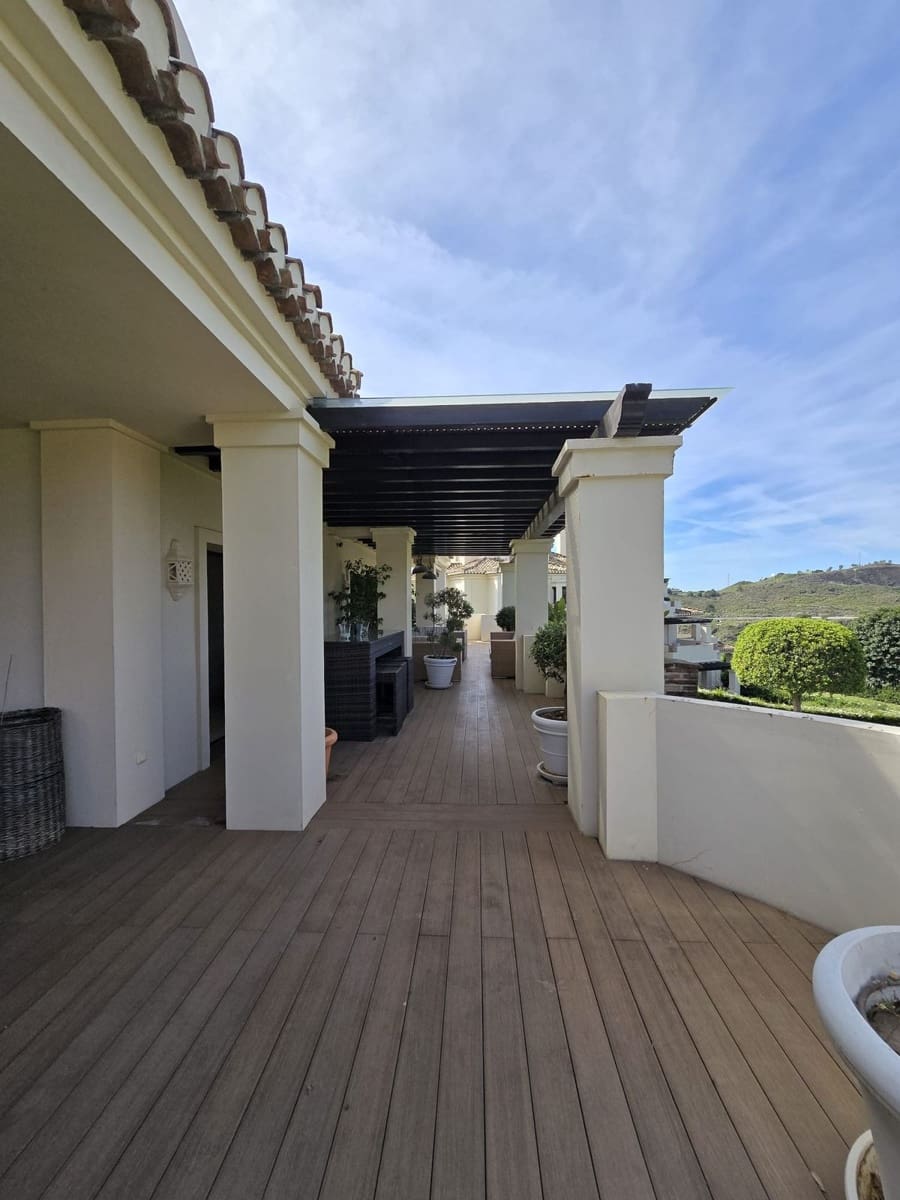 2 soverom Leilighet til salgs i Benahavis med svømmebasseng garasje - € 850 000 (Ref: 10016546)