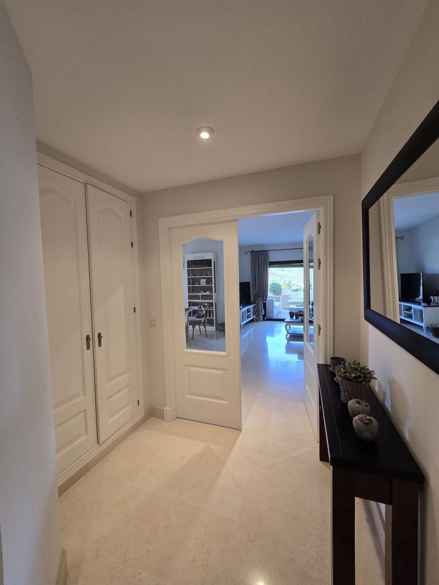 2 soverom Leilighet til salgs i Benahavis med svømmebasseng garasje - € 850 000 (Ref: 10016546)