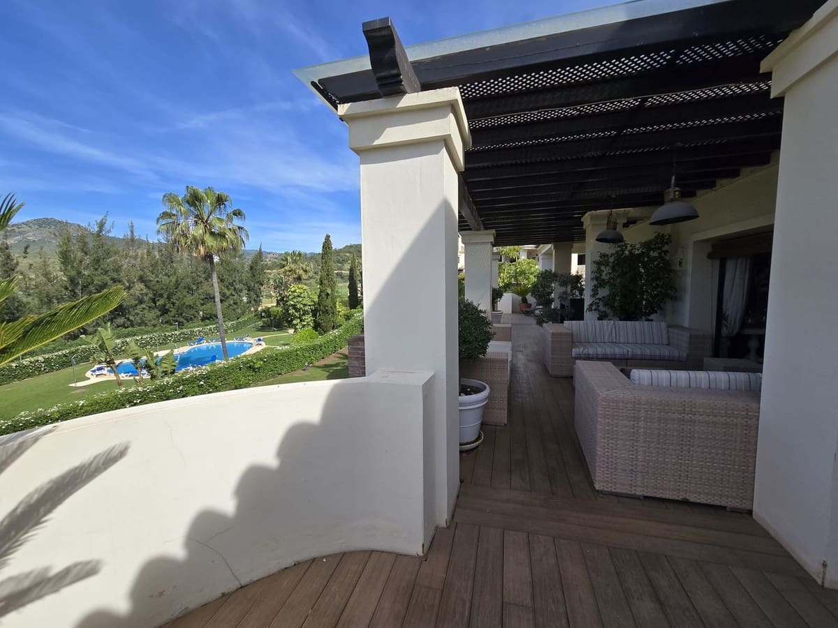 2 soverom Leilighet til salgs i Benahavis med svømmebasseng garasje - € 850 000 (Ref: 10016546)