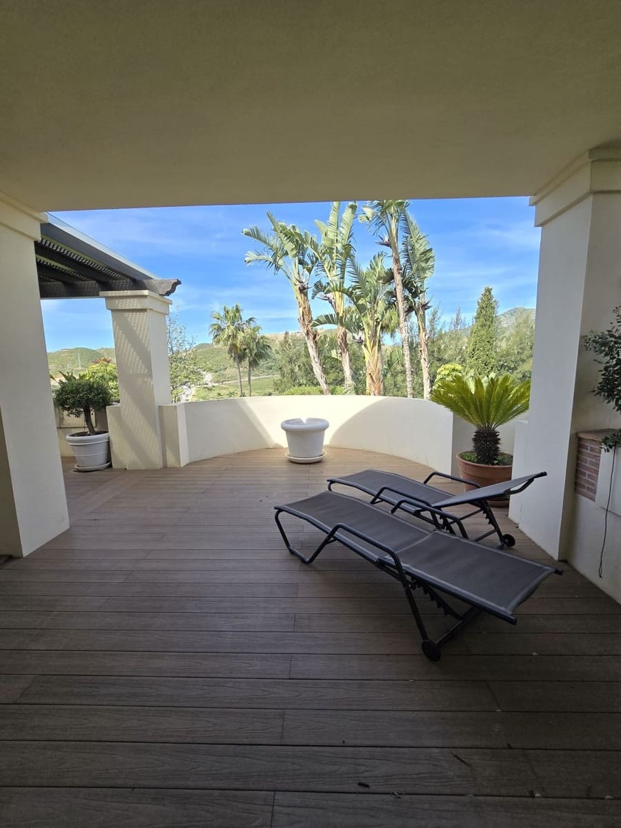 2 soverom Leilighet til salgs i Benahavis med svømmebasseng garasje - € 850 000 (Ref: 10016546)
