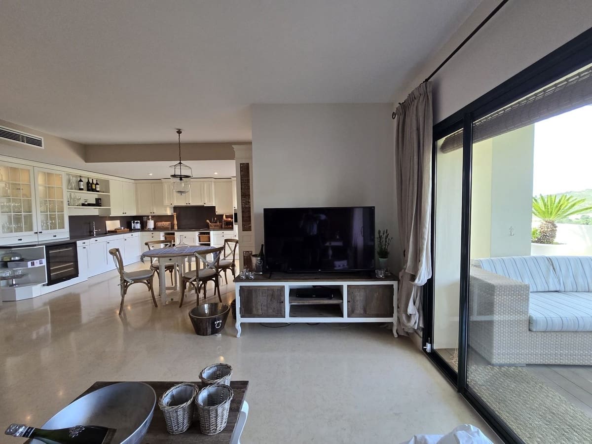 2 soverom Leilighet til salgs i Benahavis med svømmebasseng garasje - € 850 000 (Ref: 10016546)