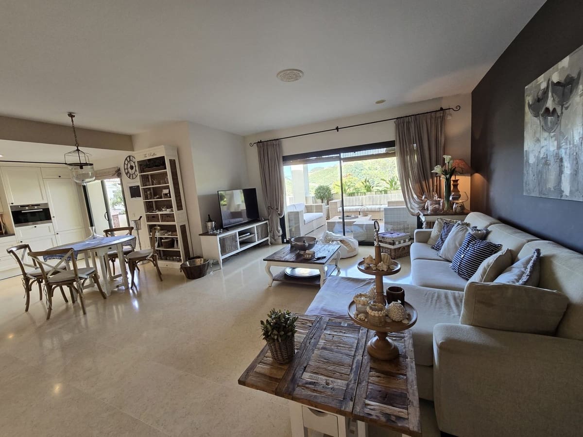 2 soverom Leilighet til salgs i Benahavis med svømmebasseng garasje - € 850 000 (Ref: 10016546)