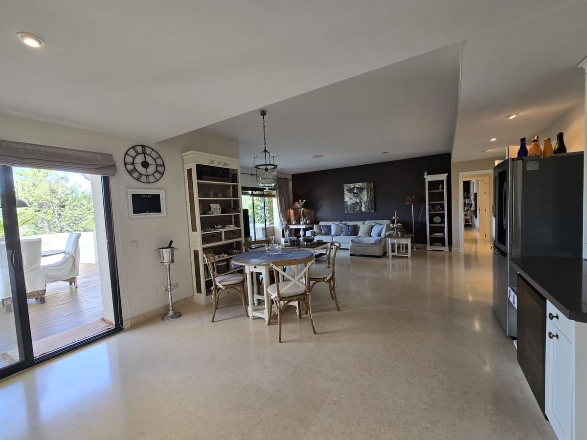 2 soverom Leilighet til salgs i Benahavis med svømmebasseng garasje - € 850 000 (Ref: 10016546)