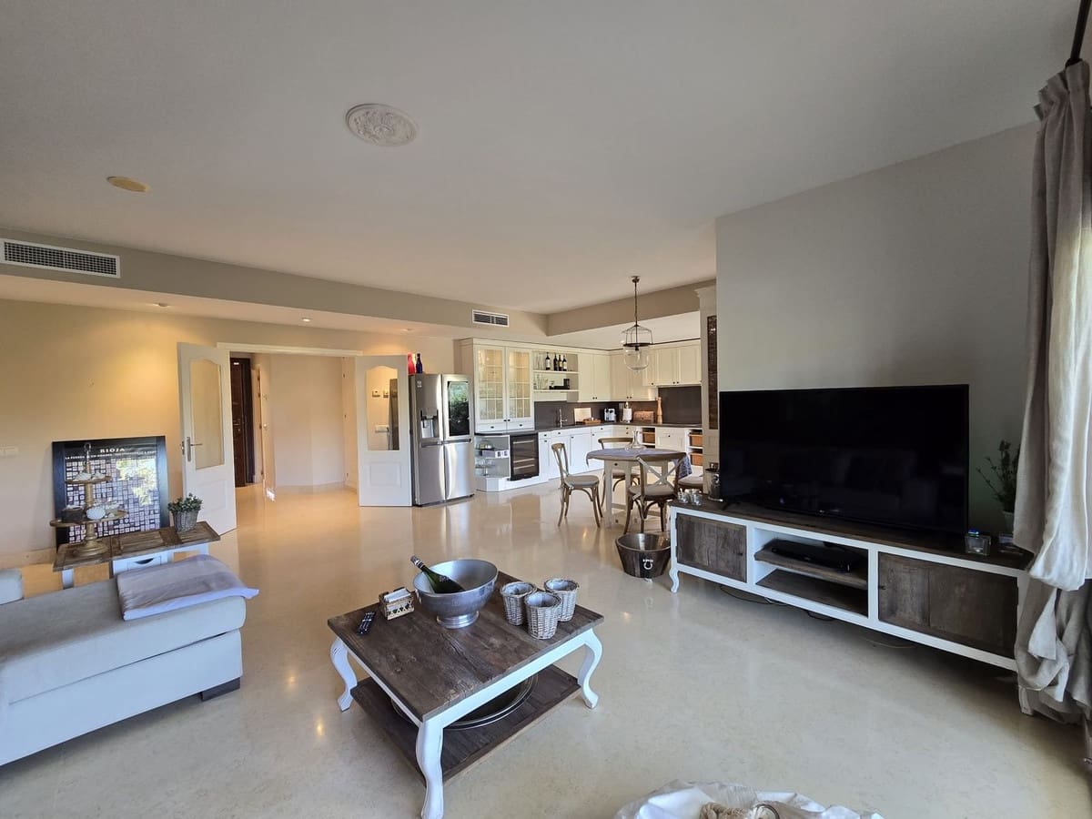 2 soverom Leilighet til salgs i Benahavis med svømmebasseng garasje - € 850 000 (Ref: 10016546)