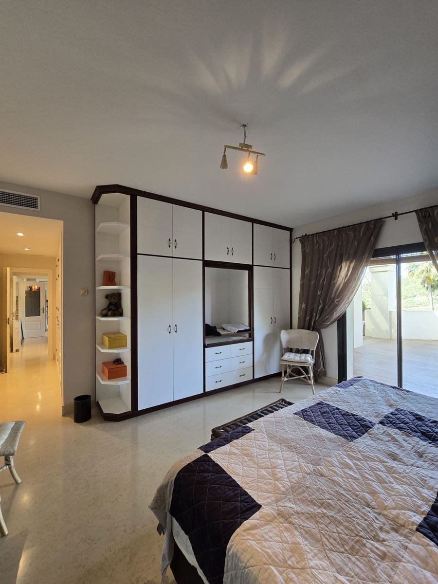 2 soverom Leilighet til salgs i Benahavis med svømmebasseng garasje - € 850 000 (Ref: 10016546)