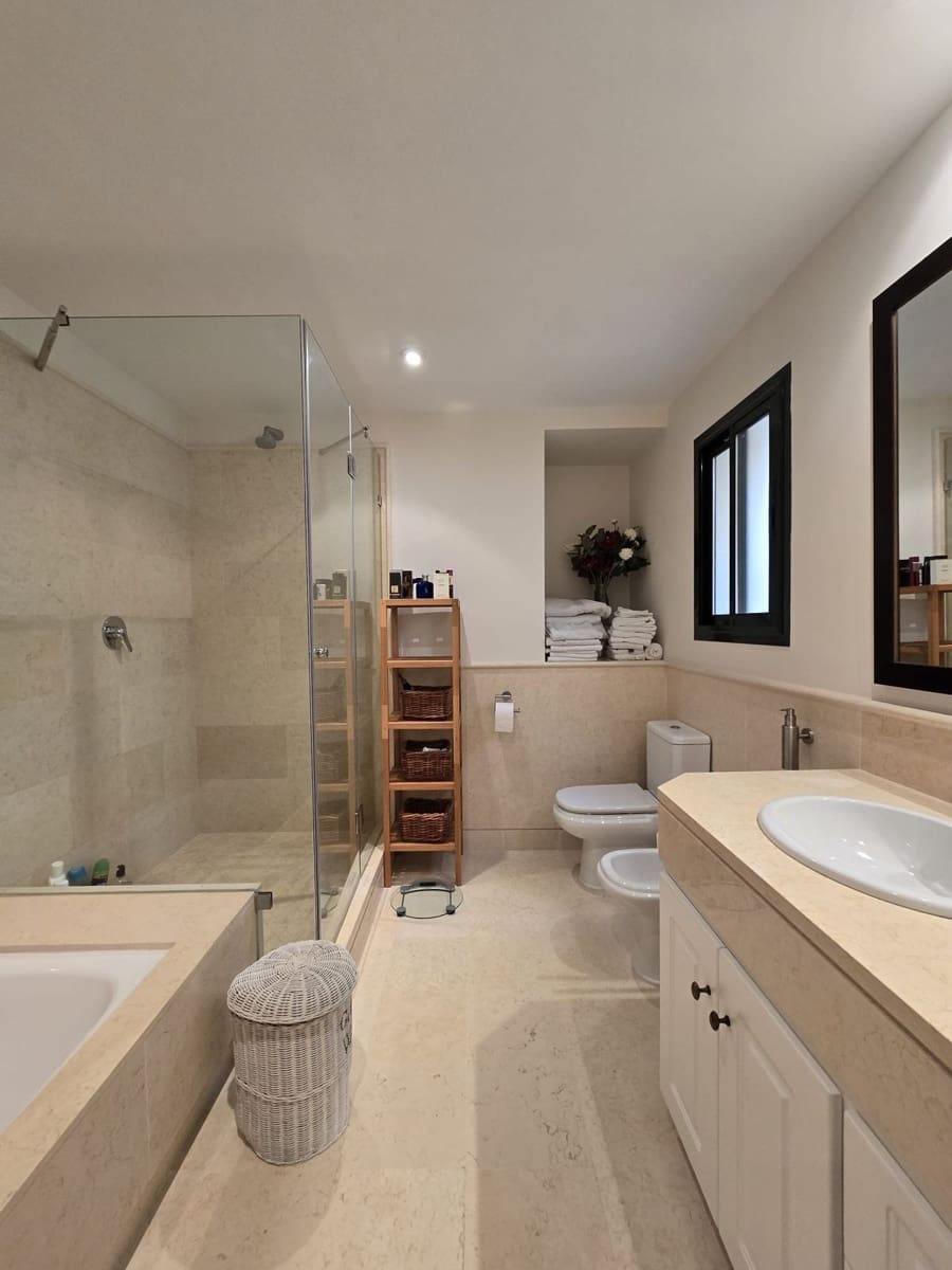 2 soverom Leilighet til salgs i Benahavis med svømmebasseng garasje - € 850 000 (Ref: 10016546)