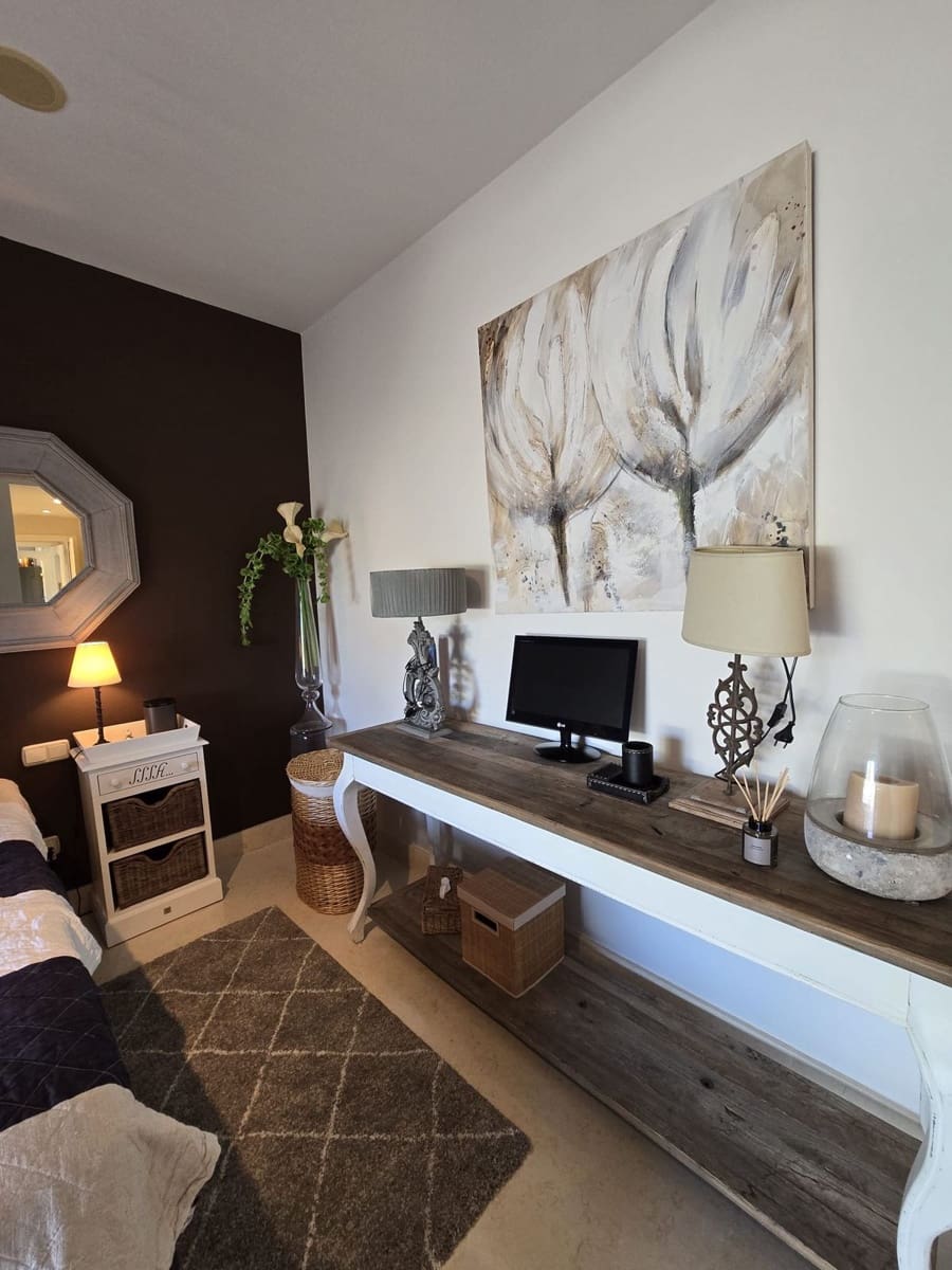 2 soverom Leilighet til salgs i Benahavis med svømmebasseng garasje - € 850 000 (Ref: 10016546)