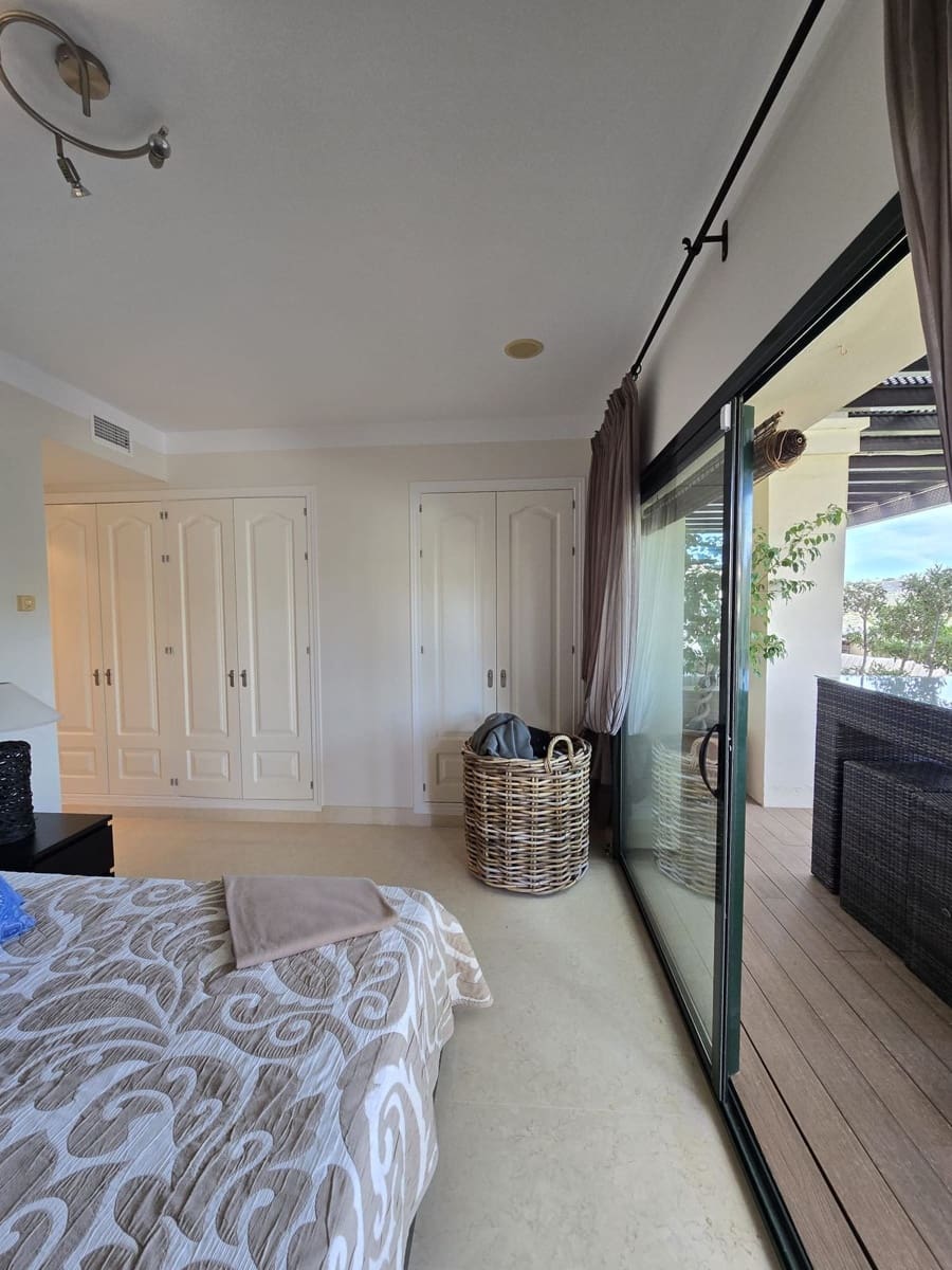 2 soverom Leilighet til salgs i Benahavis med svømmebasseng garasje - € 850 000 (Ref: 10016546)