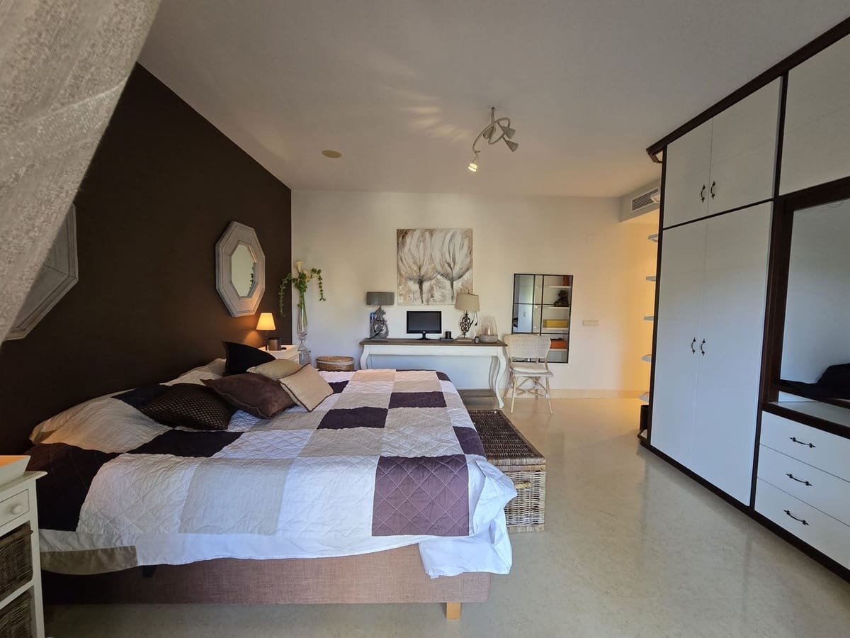 2 soverom Leilighet til salgs i Benahavis med svømmebasseng garasje - € 850 000 (Ref: 10016546)