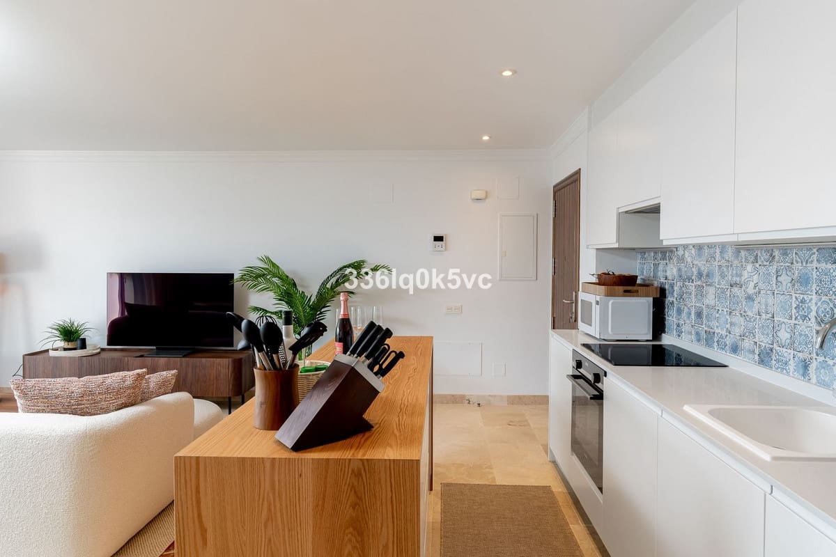 3 quarto Apartamento para venda em Benahavis com piscina - 775 000 € (Ref: 10016550)