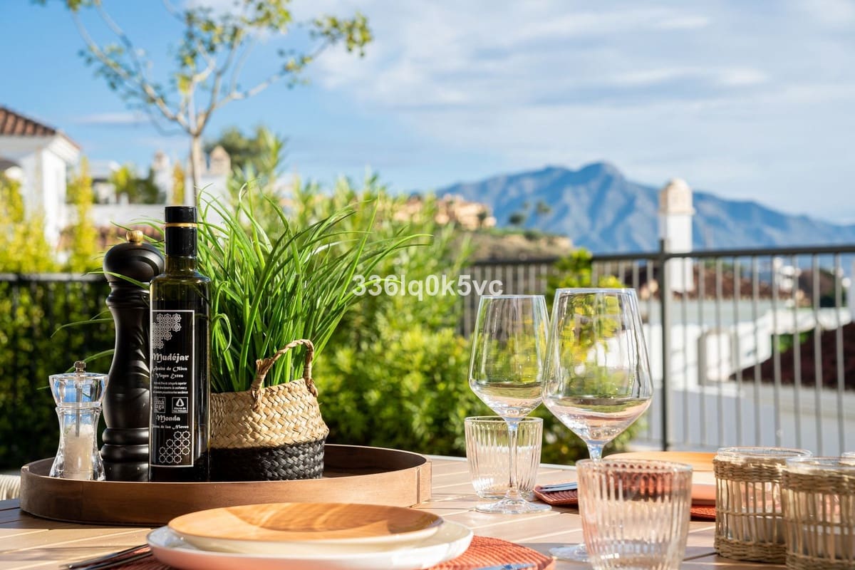 3 quarto Apartamento para venda em Benahavis com piscina - 775 000 € (Ref: 10016550)