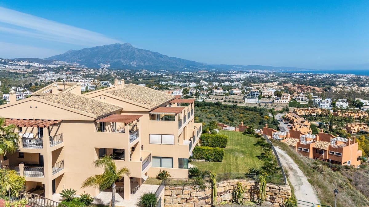 2 sypialnia Apartament na sprzedaż w Benahavis z basenem garażem - 750 000 € (Ref: 10016551)