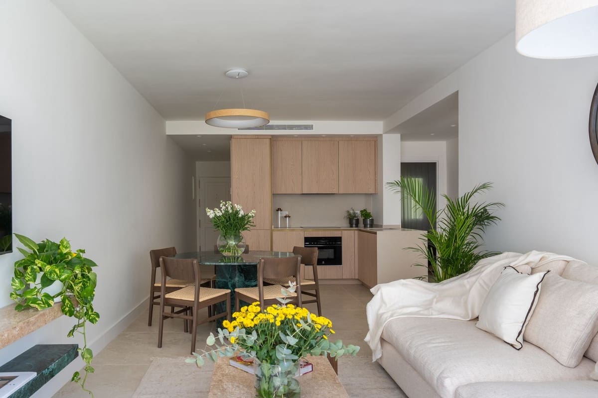 3 bedroom Apartment for sale in La Quinta with pool garage - € 645,000 (Ref: 10016563)