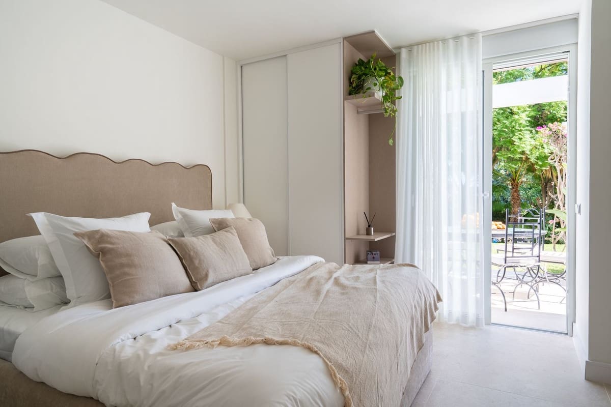 3 bedroom Apartment for sale in La Quinta with pool garage - € 645,000 (Ref: 10016563)