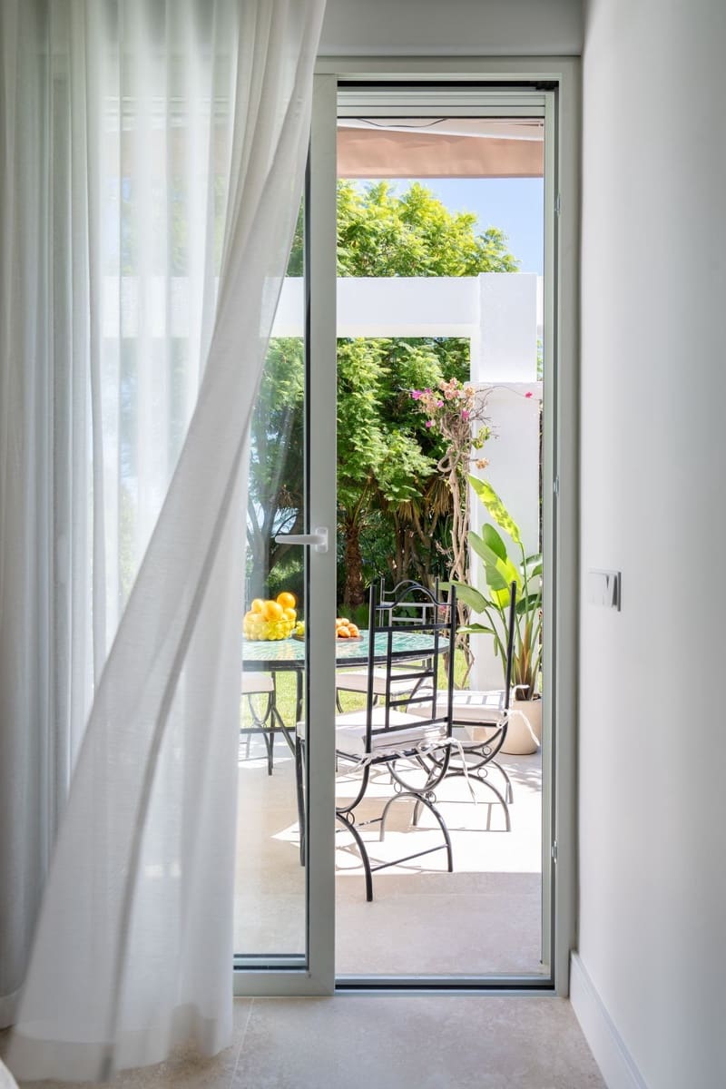 3 bedroom Apartment for sale in La Quinta with pool garage - € 645,000 (Ref: 10016563)