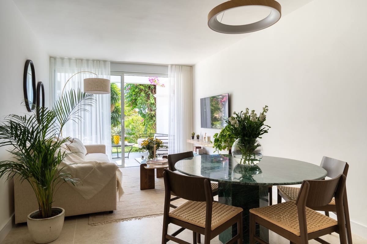 3 bedroom Apartment for sale in La Quinta with pool garage - € 645,000 (Ref: 10016563)