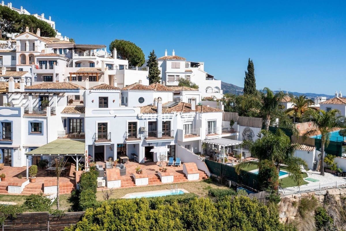 3 quarto Casa em Banda para venda em Benahavis com piscina garagem - 645 000 € (Ref: 10016564)