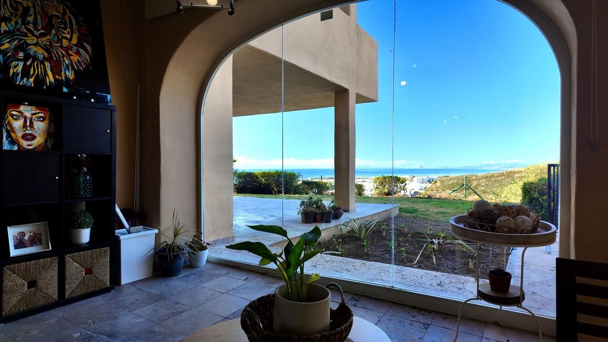 4 quarto Apartamento para venda em Benahavis com piscina garagem - 639 000 € (Ref: 10016565)