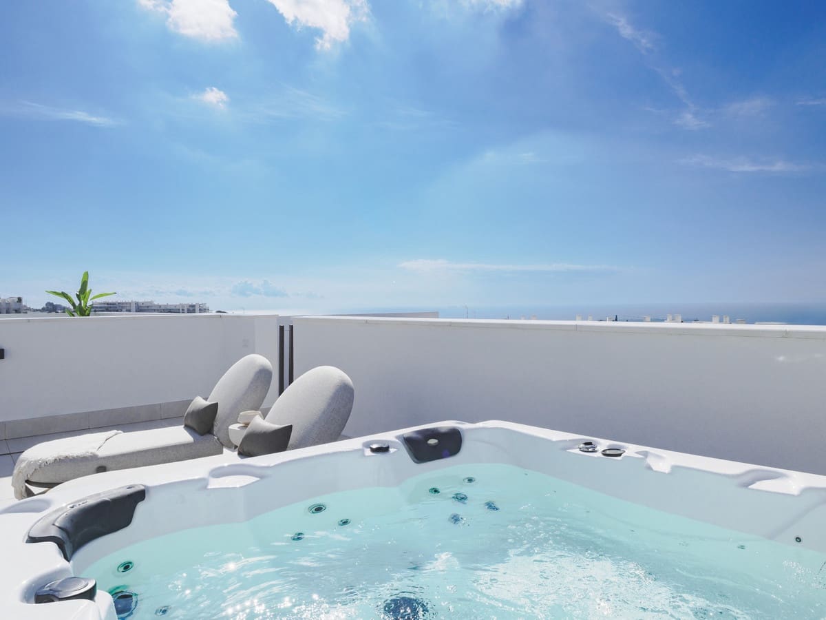 2 slaapkamer Appartement te koop in Fuengirola met garage - € 599.000 (Ref: 10016675)