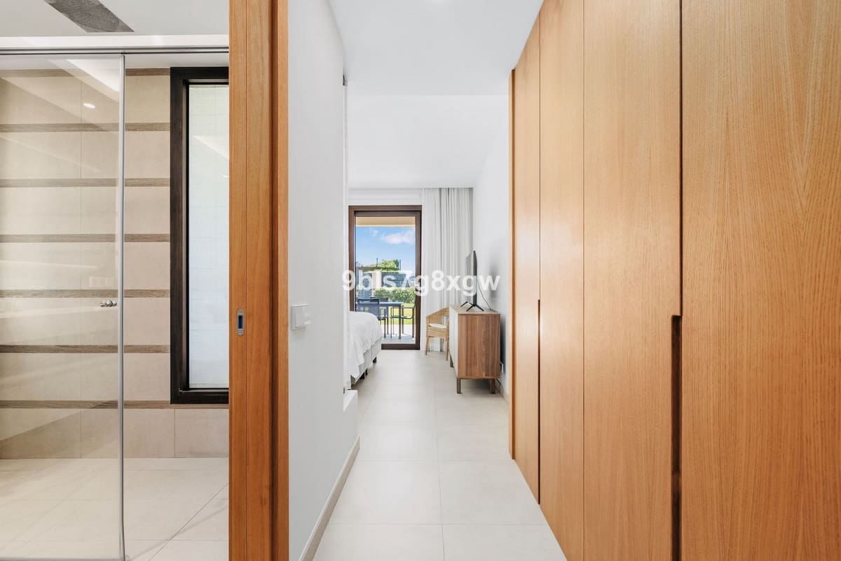 3 bedroom Apartment for sale in La Quinta with pool garage - € 995,000 (Ref: 10023137)