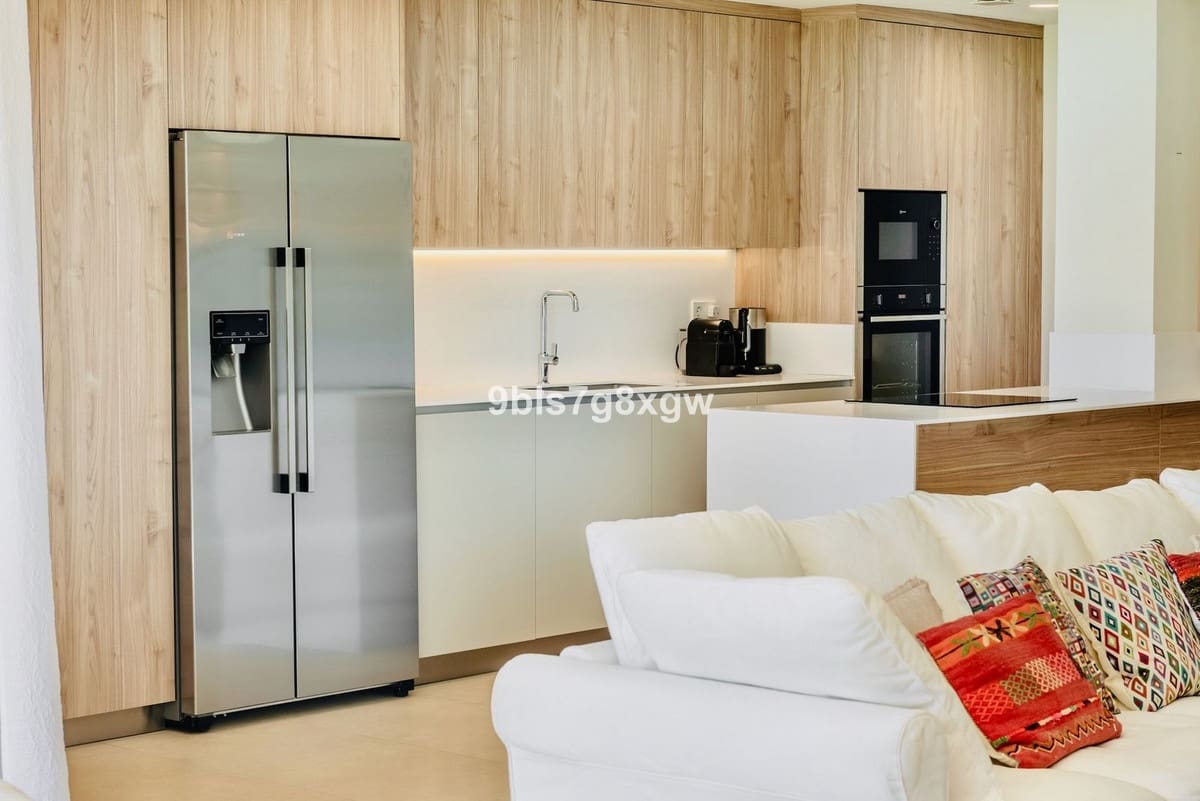 3 bedroom Apartment for sale in La Quinta with pool garage - € 995,000 (Ref: 10023137)