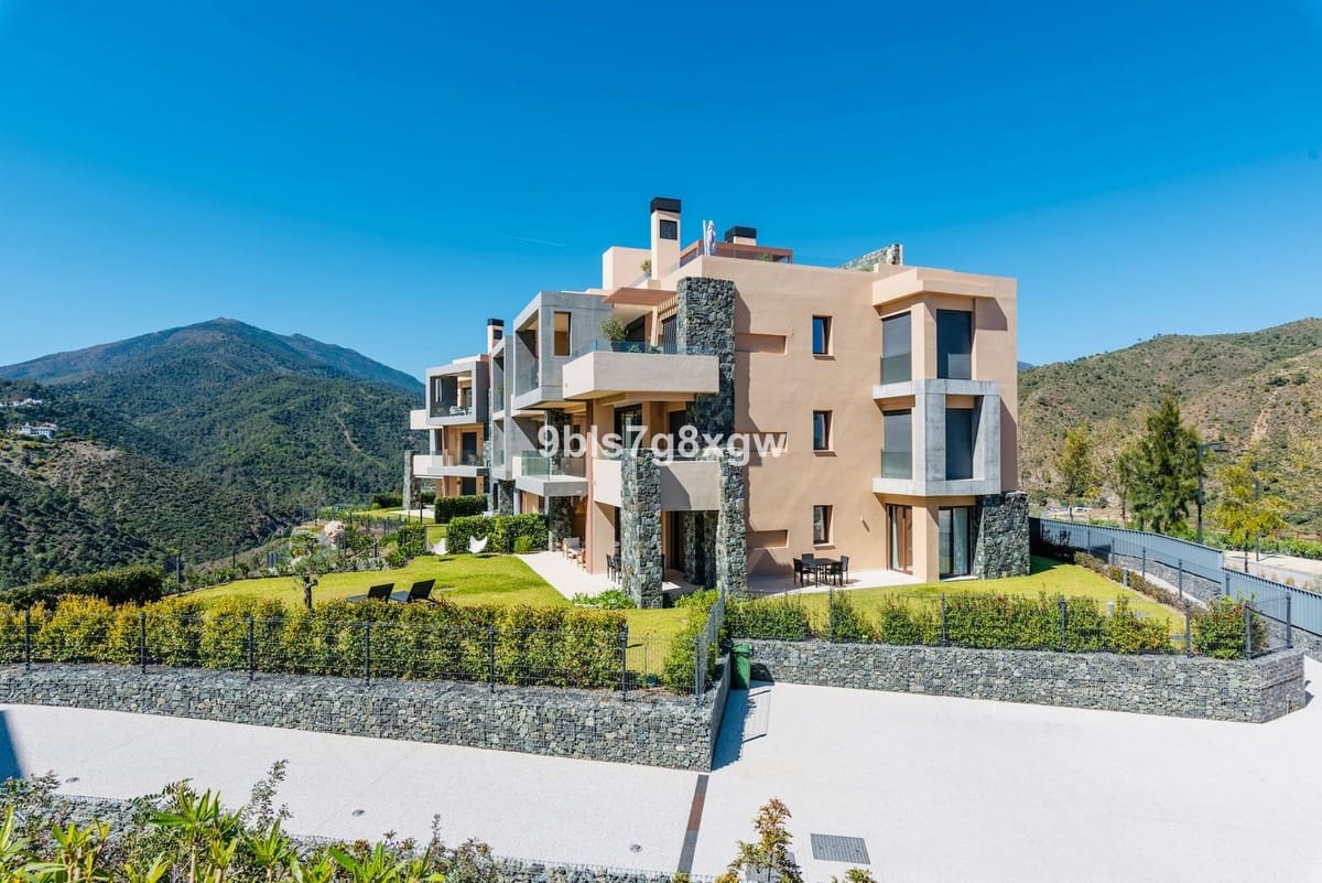 3 bedroom Apartment for sale in La Quinta with pool garage - € 995,000 (Ref: 10023137)