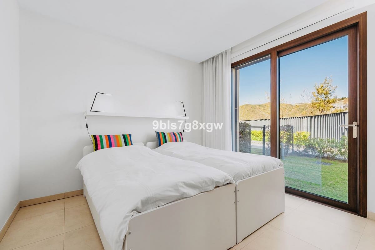 3 bedroom Apartment for sale in La Quinta with pool garage - € 995,000 (Ref: 10023137)