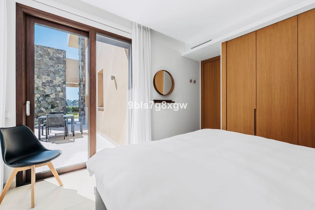 3 bedroom Apartment for sale in La Quinta with pool garage - € 995,000 (Ref: 10023137)