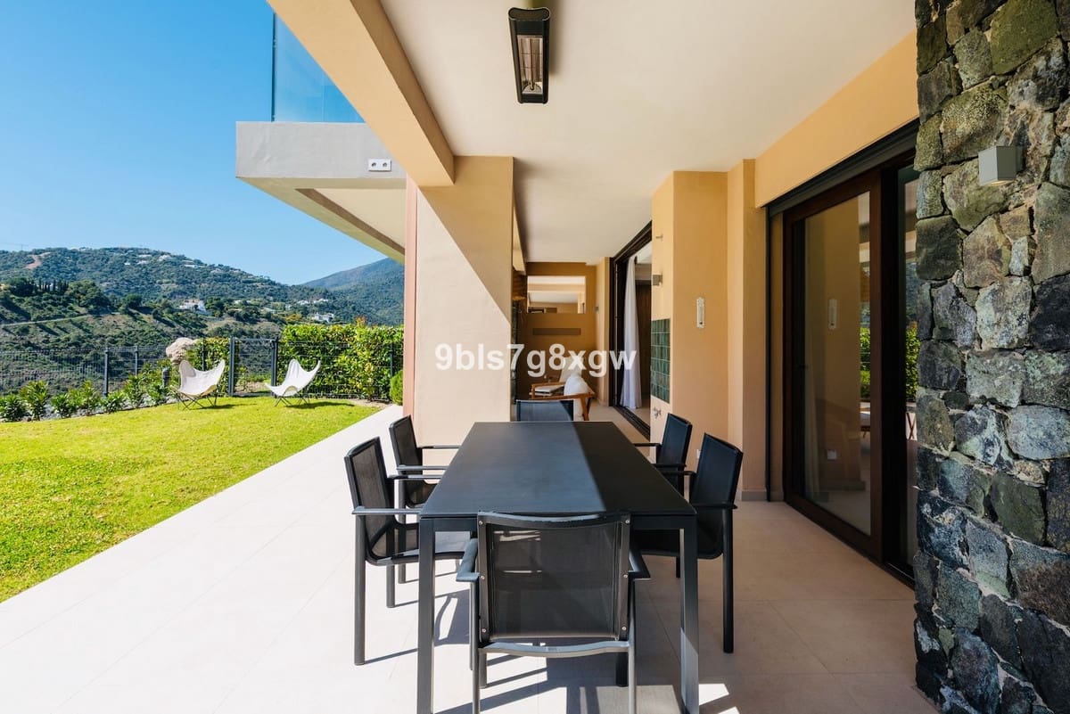 3 bedroom Apartment for sale in La Quinta with pool garage - € 995,000 (Ref: 10023137)