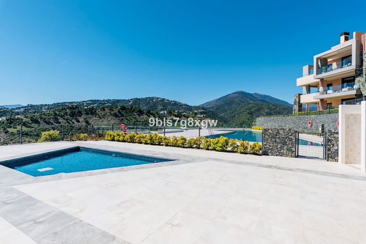 3 bedroom Apartment for sale in La Quinta with pool garage - € 995,000 (Ref: 10023137)