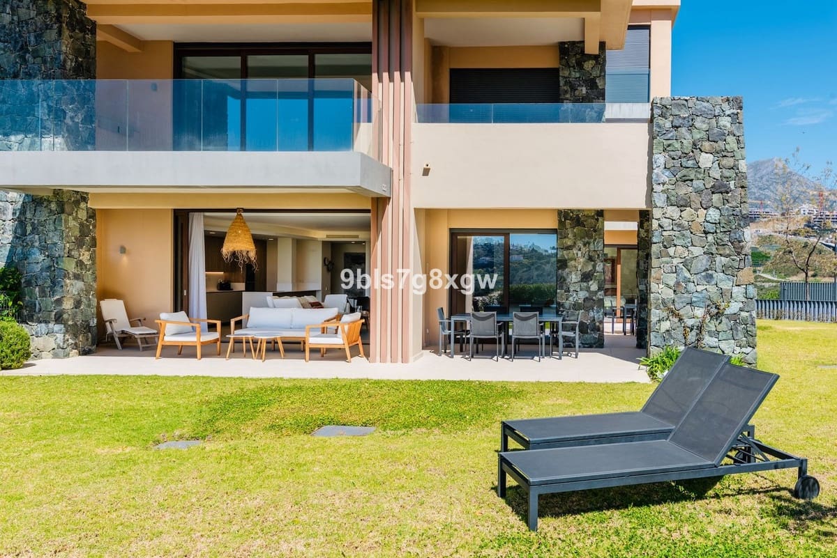 3 bedroom Apartment for sale in La Quinta with pool garage - € 995,000 (Ref: 10023137)