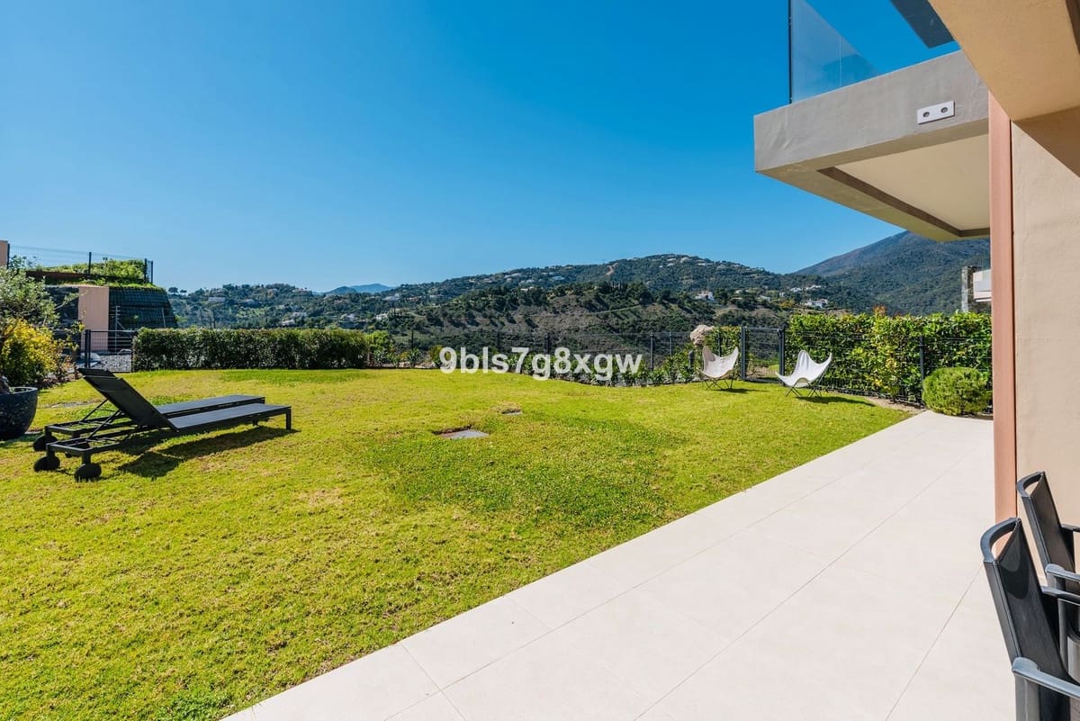 3 bedroom Apartment for sale in La Quinta with pool garage - € 995,000 (Ref: 10023137)