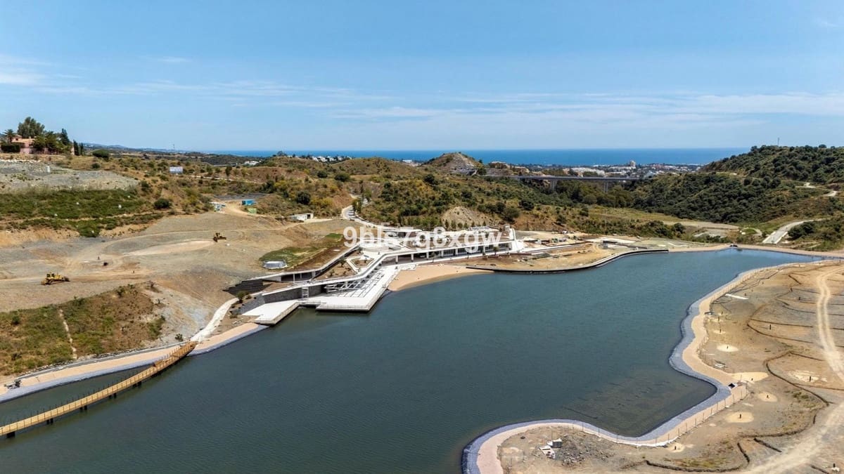 3 bedroom Apartment for sale in La Quinta with pool garage - € 995,000 (Ref: 10023137)