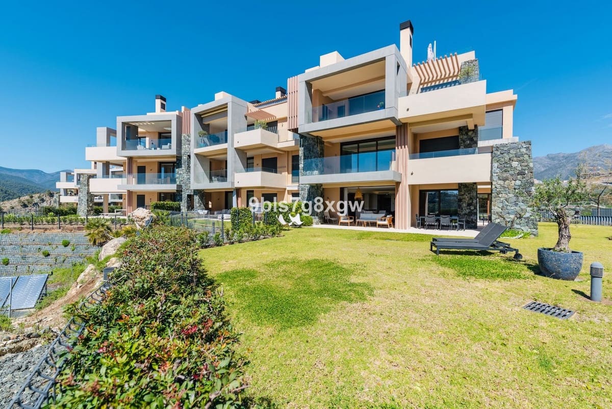 3 bedroom Apartment for sale in La Quinta with pool garage - € 995,000 (Ref: 10023137)